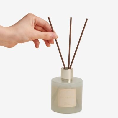 Reed Diffuser Set, 6.7 oz Clean Linen Scented Diffuser with Sticks Home Fragrance Reed Diffuser for Bathroom Shelf Decor
