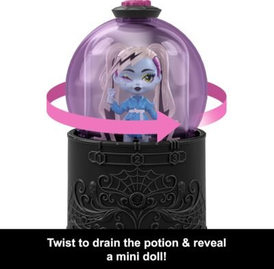 Monster High Potions Crystal Ball Mini Dolls, Surprise 3-inch Character Figures with Water Reveal, Charm and Fortune Card (Characters May Vary)